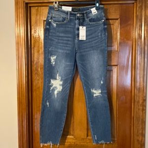 Judy Blue high waisted relaxed fit cropped jeans.  Fits more like a 7/8.